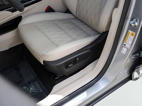 Used 2023 Buick Envision Avenir FWD image 11