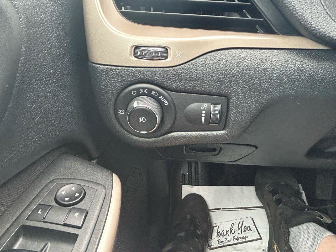 Used 2018 Jeep Cherokee Latitude FWD image 26