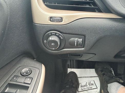 Used 2018 Jeep Cherokee Latitude FWD image 26