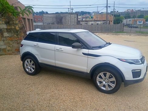 Used 2017 Land Rover Range Rover Evoque SE AWD/4WD image 17