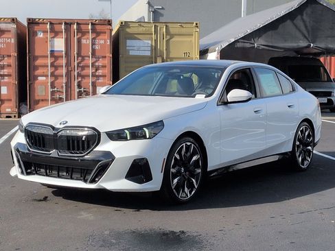 New 2026 BMW i5 eDrive40 w/ M Sport Package image 5