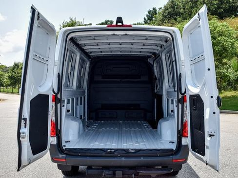 Used 2025 Mercedes-Benz Sprinter 2500 image 5