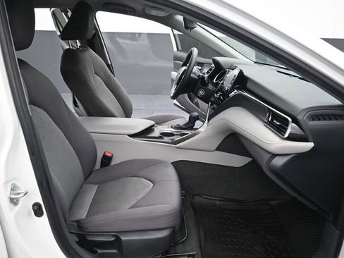 Used 2022 Toyota Camry LE FWD image 14