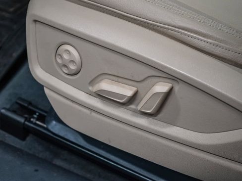 Used 2020 Audi Q5 e Prestige w/ Prestige Package image 23