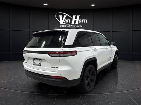 Used 2025 Jeep Grand Cherokee Limited w/ Black Appearance Package image 3