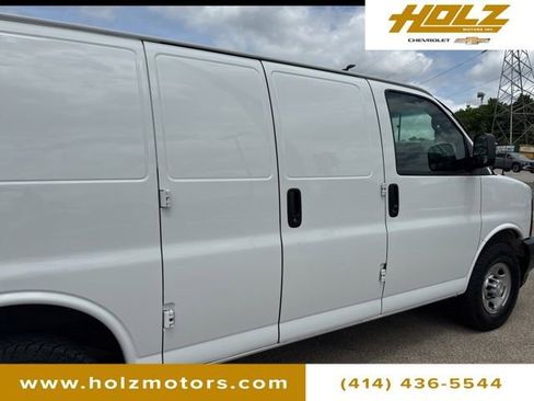 Used 2017 Chevrolet Express 2500 RWD image 6