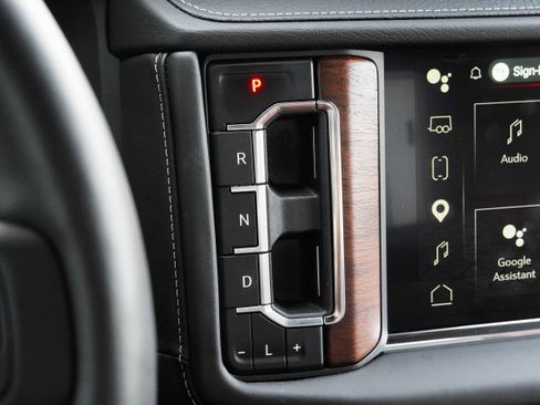 Used 2024 GMC Yukon Denali Ultimate w/ LPO, Illumination Package AWD/4WD image 28