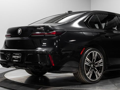 Used 2023 BMW 760i xDrive image 14