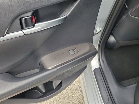 Used 2023 Toyota Camry SE image 10