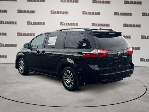 Used 2020 Toyota Sienna XLE FWD image 3