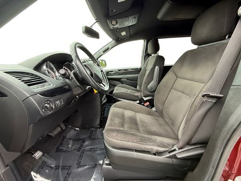 Used 2017 Dodge Grand Caravan SE FWD image 9