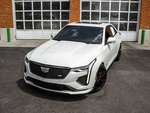 Used 2022 Cadillac CT4 V w/ Navigation Package RWD image 2