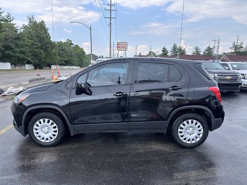 Used 2017 Chevrolet Trax LS FWD image 4