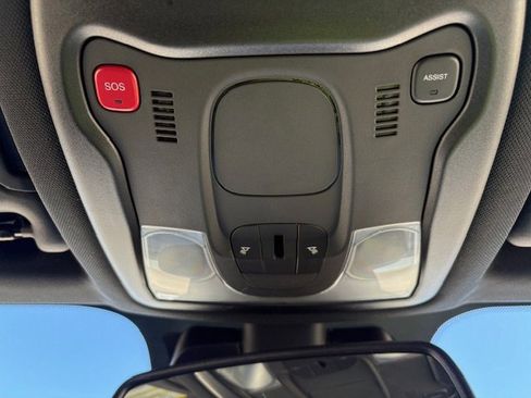 Used 2021 Jeep Renegade Latitude AWD/4WD image 24