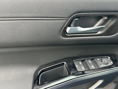 New 2026 Nissan Pathfinder SL image 12