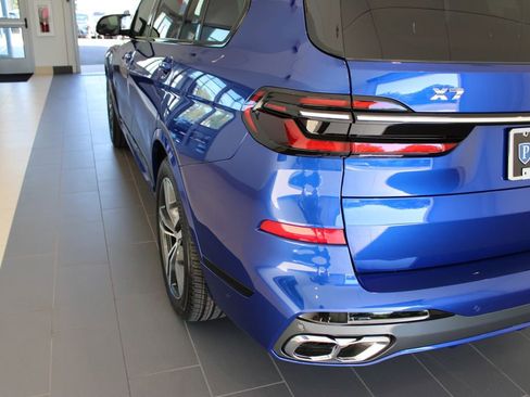 Used 2025 BMW X7 M60i image 40