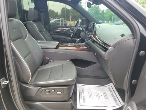 Used 2023 Cadillac Escalade Premium Luxury AWD/4WD image 29