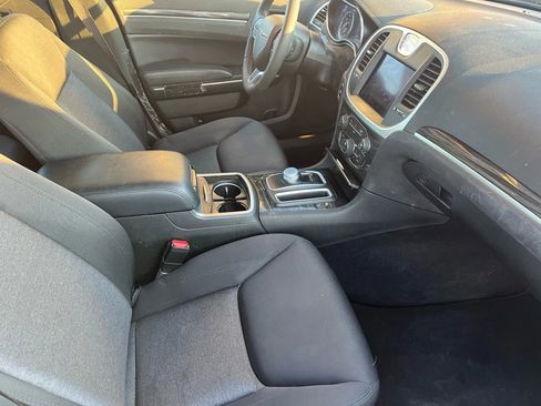 Used 2022 Chrysler 300 Touring w/ Sport Appearance Package image 23