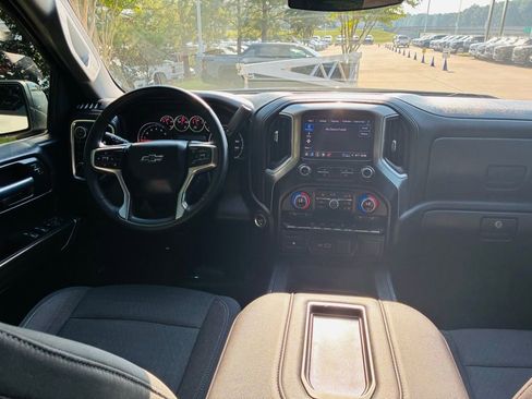 Used 2022 Chevrolet Silverado 1500 LT Trail Boss w/ Convenience Package II image 18