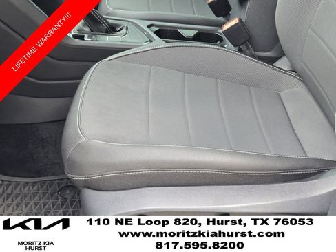 Used 2024 Volkswagen Taos SE w/ Panoramic Sunroof Package FWD image 27