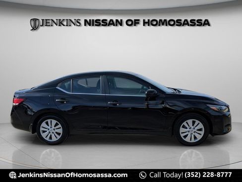 Certified 2025 Nissan Sentra S FWD image 2