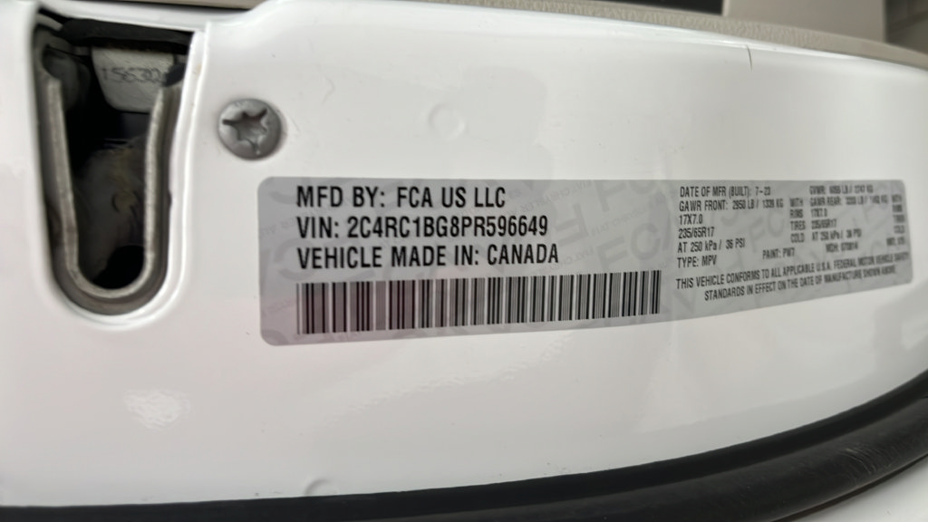 Used 2023 Chrysler Pacifica Touring-L FWD image 29