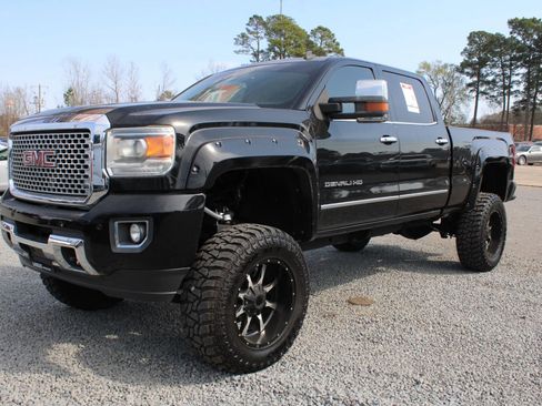 Used 2015 GMC Sierra 2500 Denali w/ Duramax Plus Package image 3