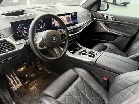 Used 2023 BMW X7 xDrive40i w/ M Sport Package image 9