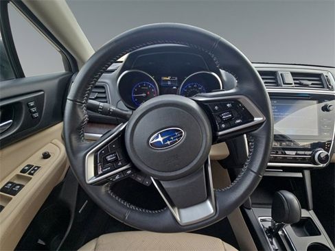 Used 2018 Subaru Outback 2.5i Limited image 16
