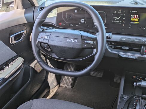Certified 2025 Kia K4 EX FWD image 15