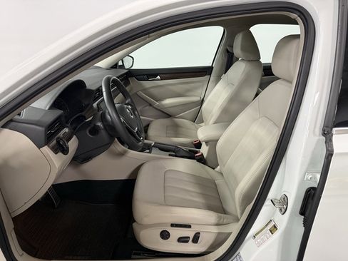 Used 2020 Volkswagen Passat 2.0T SEL image 9