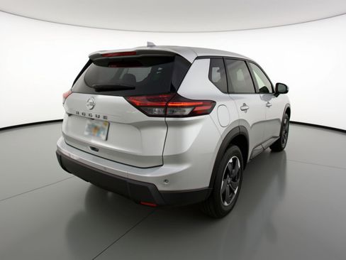 Used 2025 Nissan Rogue SV FWD image 9