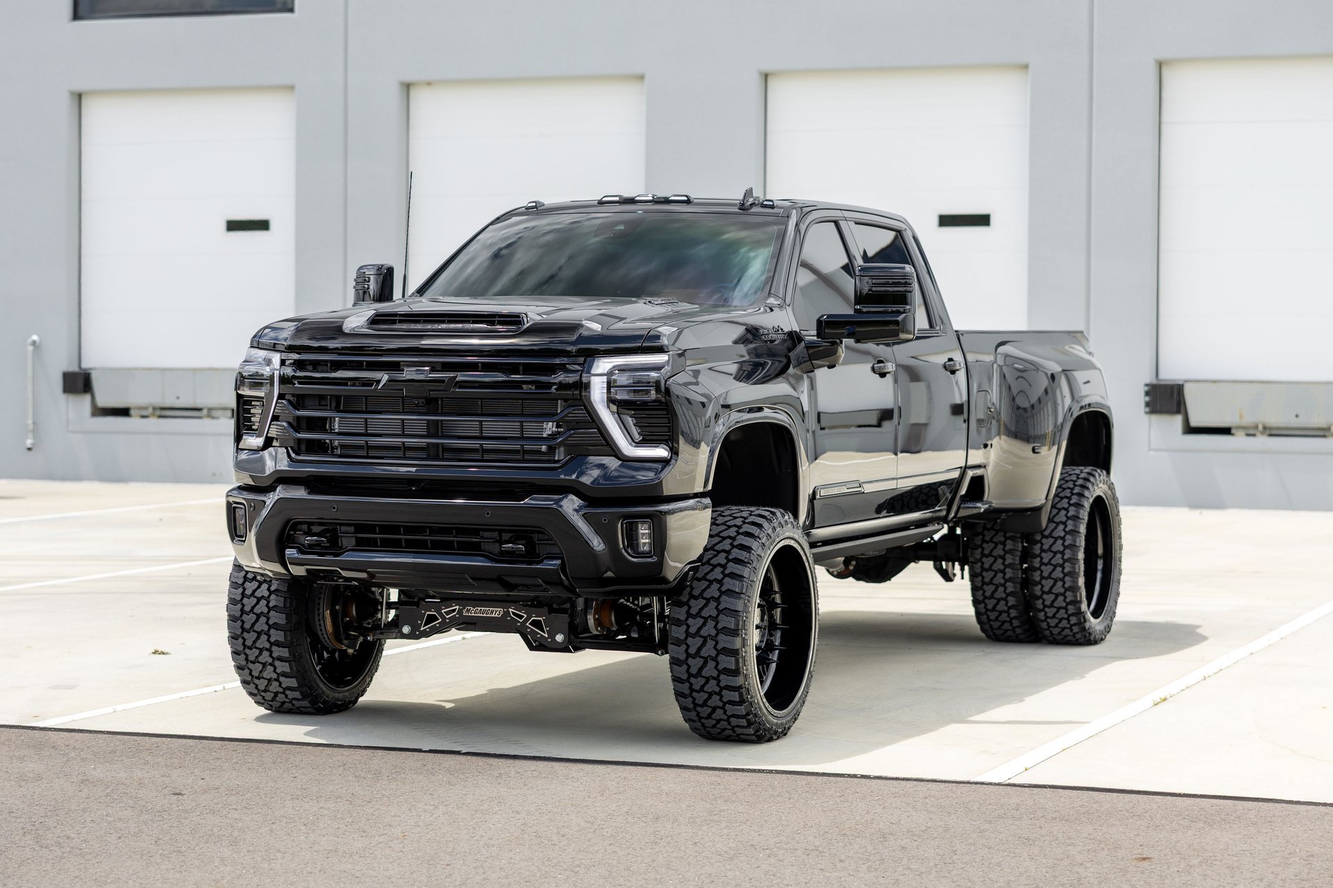 Used 2026 Chevrolet Silverado 3500 High Country w/ High Country Premium Package AWD/4WD image 7