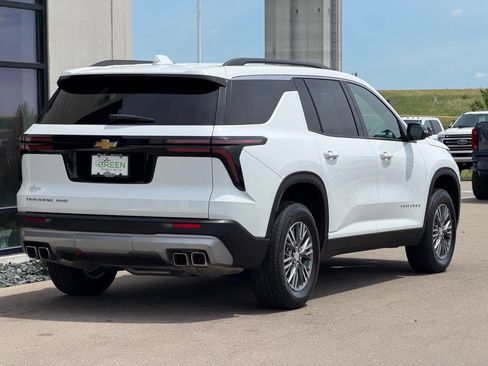 Used 2025 Chevrolet Traverse LT AWD/4WD image 5