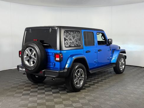 Used 2022 Jeep Wrangler Unlimited Sahara AWD/4WD image 7