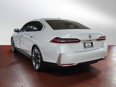 Used 2024 BMW i5 eDrive40i w/ Premium Package image 5