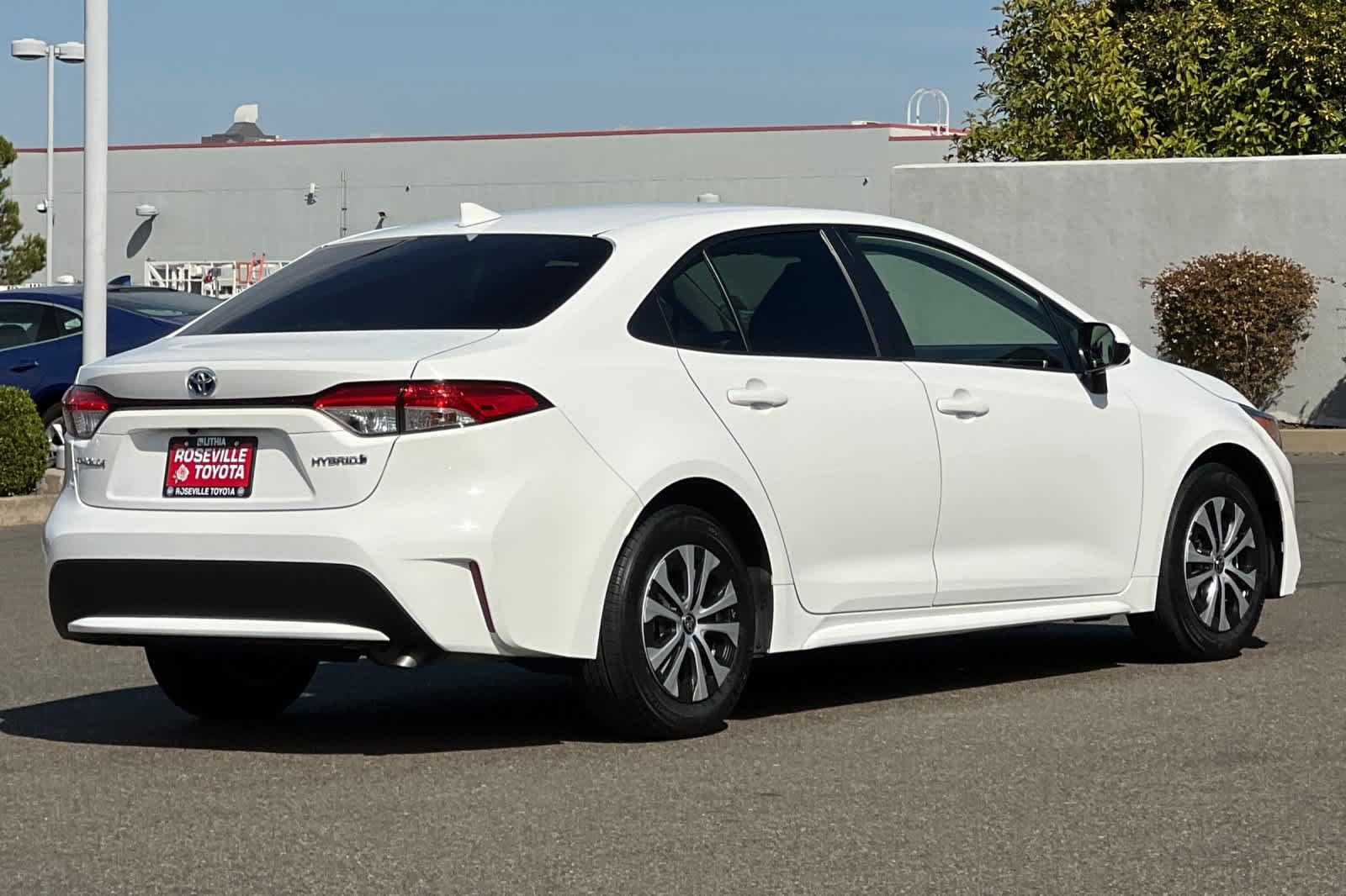 Certified 2022 Toyota Corolla LE FWD image 2