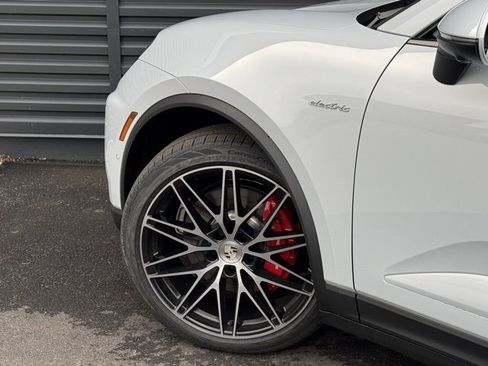 New 2025 Porsche Macan 4S Electric image 12