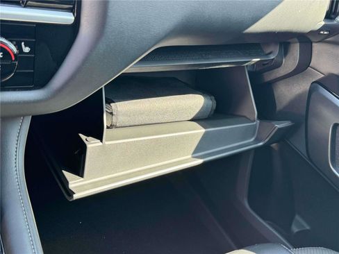 Used 2024 Nissan Pathfinder SL image 32