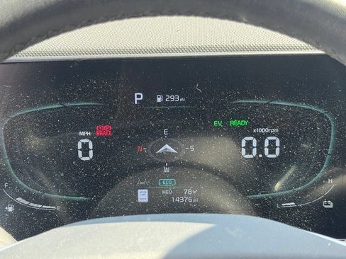 Used 2023 Kia Niro EX FWD image 5