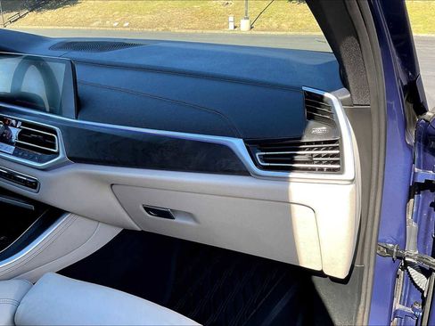 Used 2022 BMW X5 xDrive40i w/ M Sport Package image 19