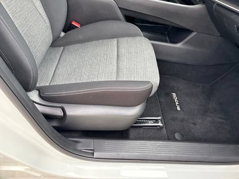 Used 2021 Nissan Rogue S FWD image 11