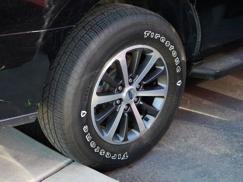Used 2019 Ford Expedition Max XLT AWD/4WD image 6