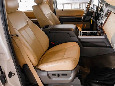 Used 2016 Ford F250 Lariat w/ Lariat Interior Package image 30