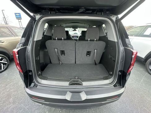 Certified 2023 GMC Acadia SLE w/ Driver Convenience Package image 23