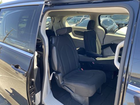 Used 2023 Chrysler Voyager LX FWD image 21