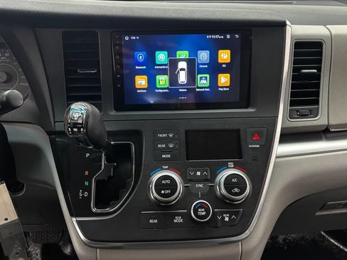 Used 2015 Toyota Sienna LE FWD image 15