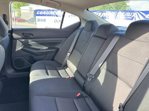 Used 2025 Nissan Altima 2.5 SV FWD image 32