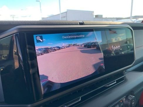 New 2025 Jeep Gladiator Rubicon image 17