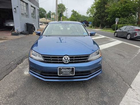 Used 2018 Volkswagen Jetta SE FWD image 2